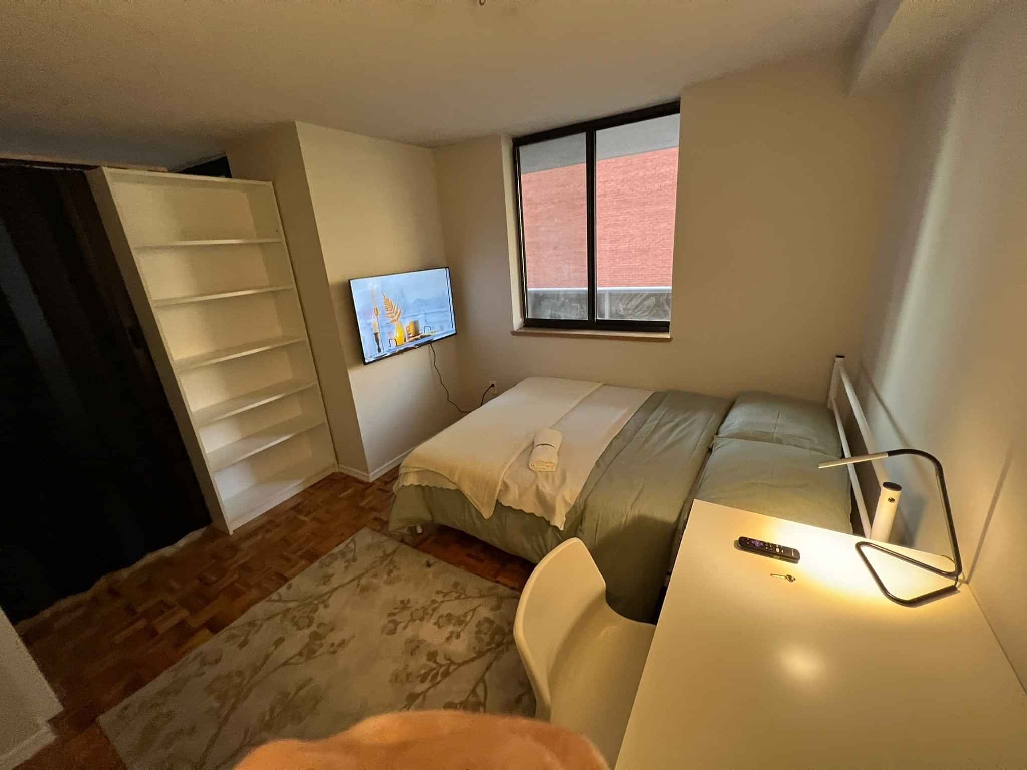 Silver Room - E (Has an Apartment)