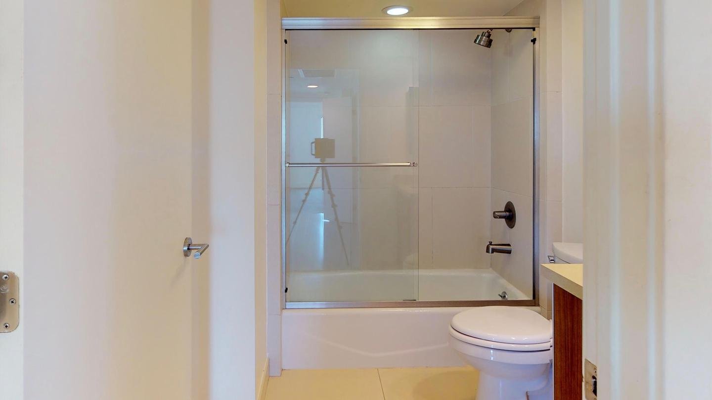 Elegant Sawtelle apartment near Santa Monica Blvd (Has an Apartment)