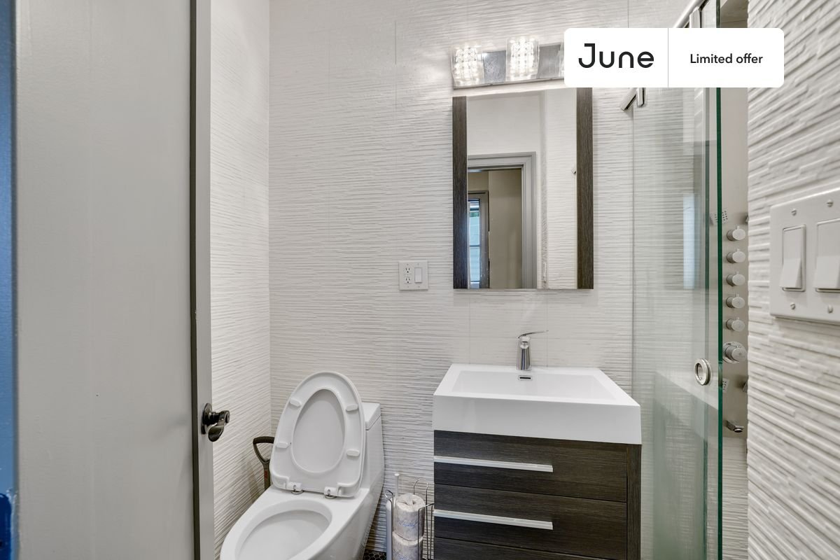 Queen bedroom in 3 bed/1 bath home in East Village  #572 C (Has a Condo)
