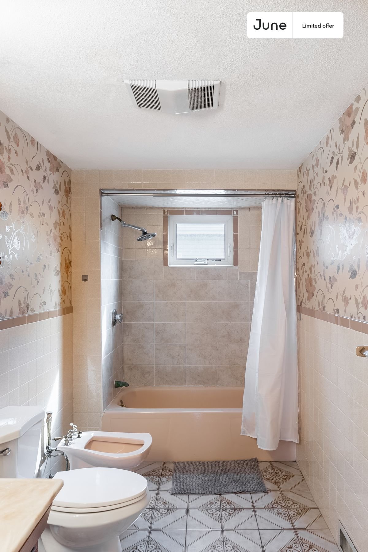 Queen bedroom in 6 bed/1.5 bath home in Somerville  #1578 F (Has a Condo)