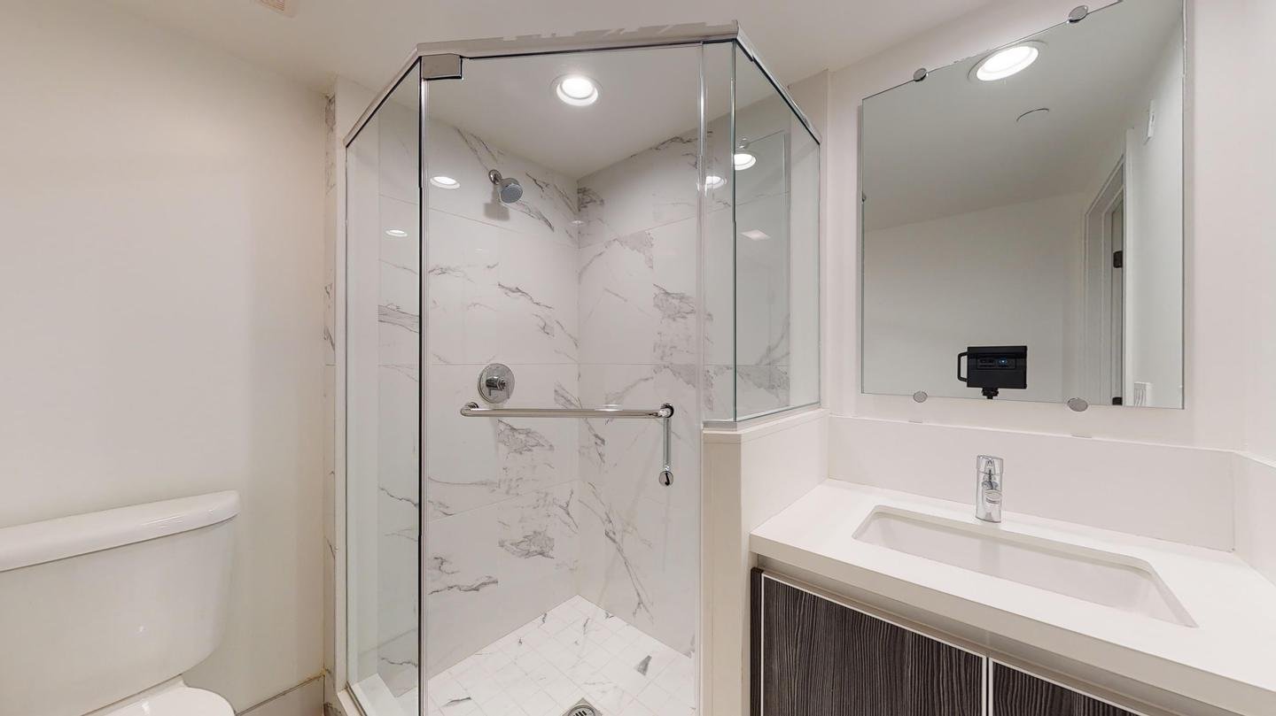 Chic Hollywood apartment near Santa Monica Blvd (Has an Apartment)
