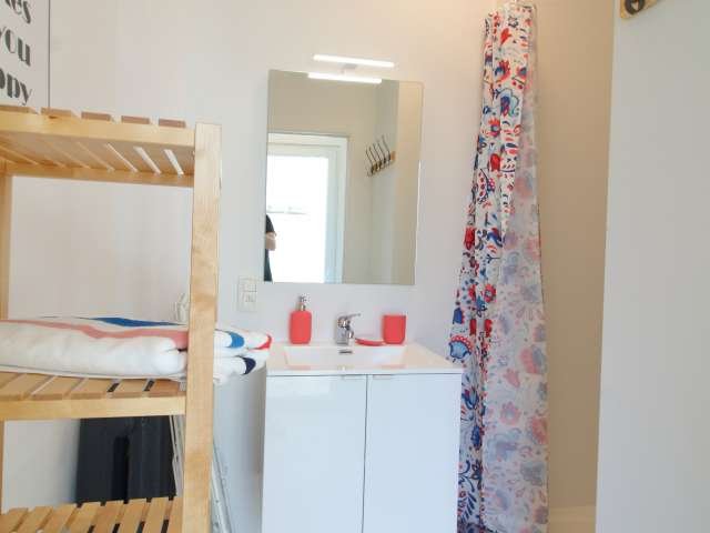 Room for rent in 2-bedroom apartment in Molenbeek, Brussels