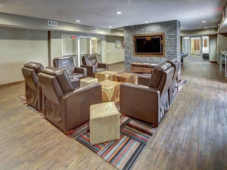 4 Bed - 4 Bath - J (Has an Apartment)