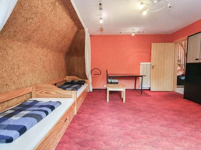 Sonniges Zimmer in einer 3-Zimmer-Wohnung in Lichtenberg, Berlin