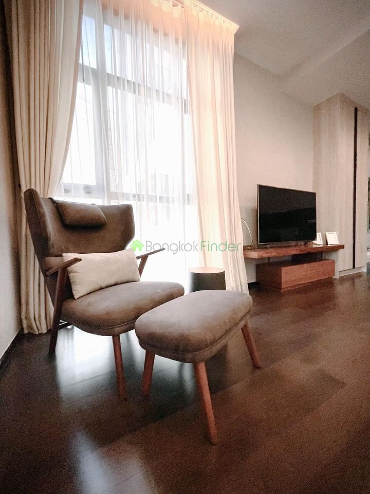 Condo for rent near Emporium mall