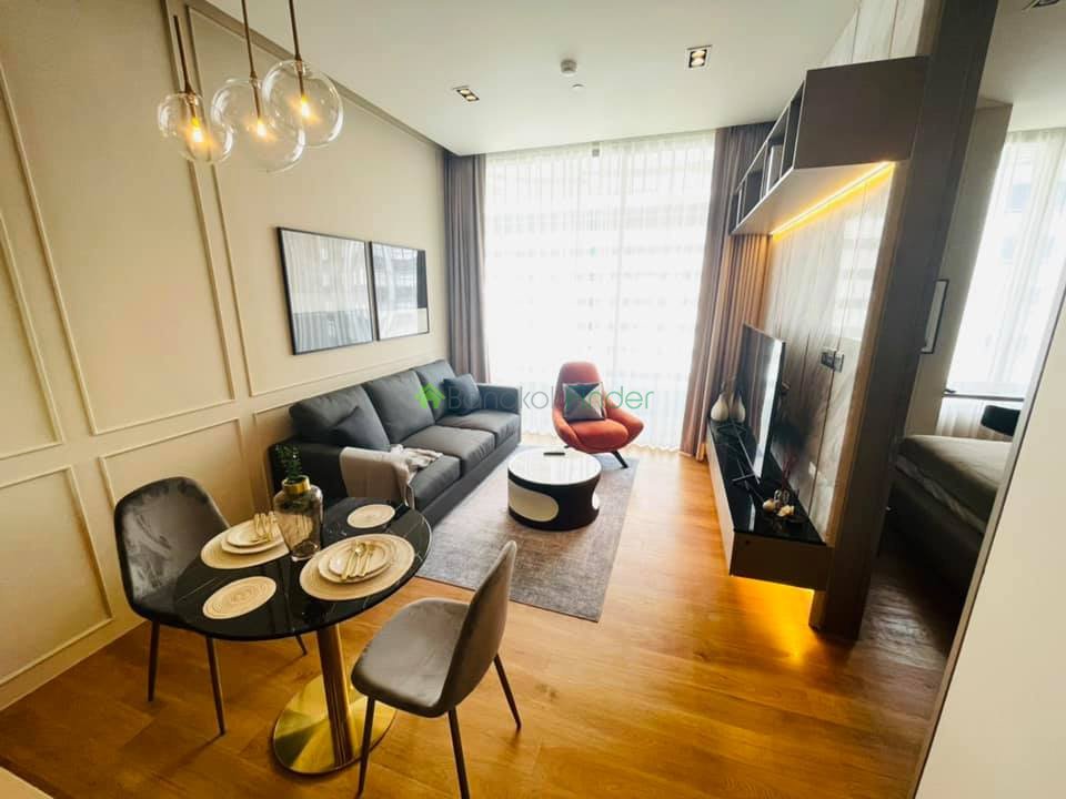Condo for rent Next to Saladaeng BTS station