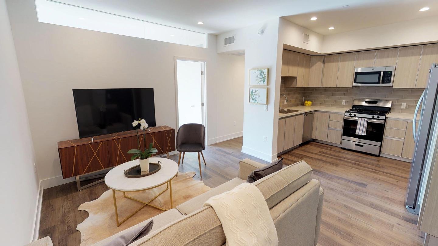 Glamorous Beverly Grove penthouse with amazing views (Has a House)