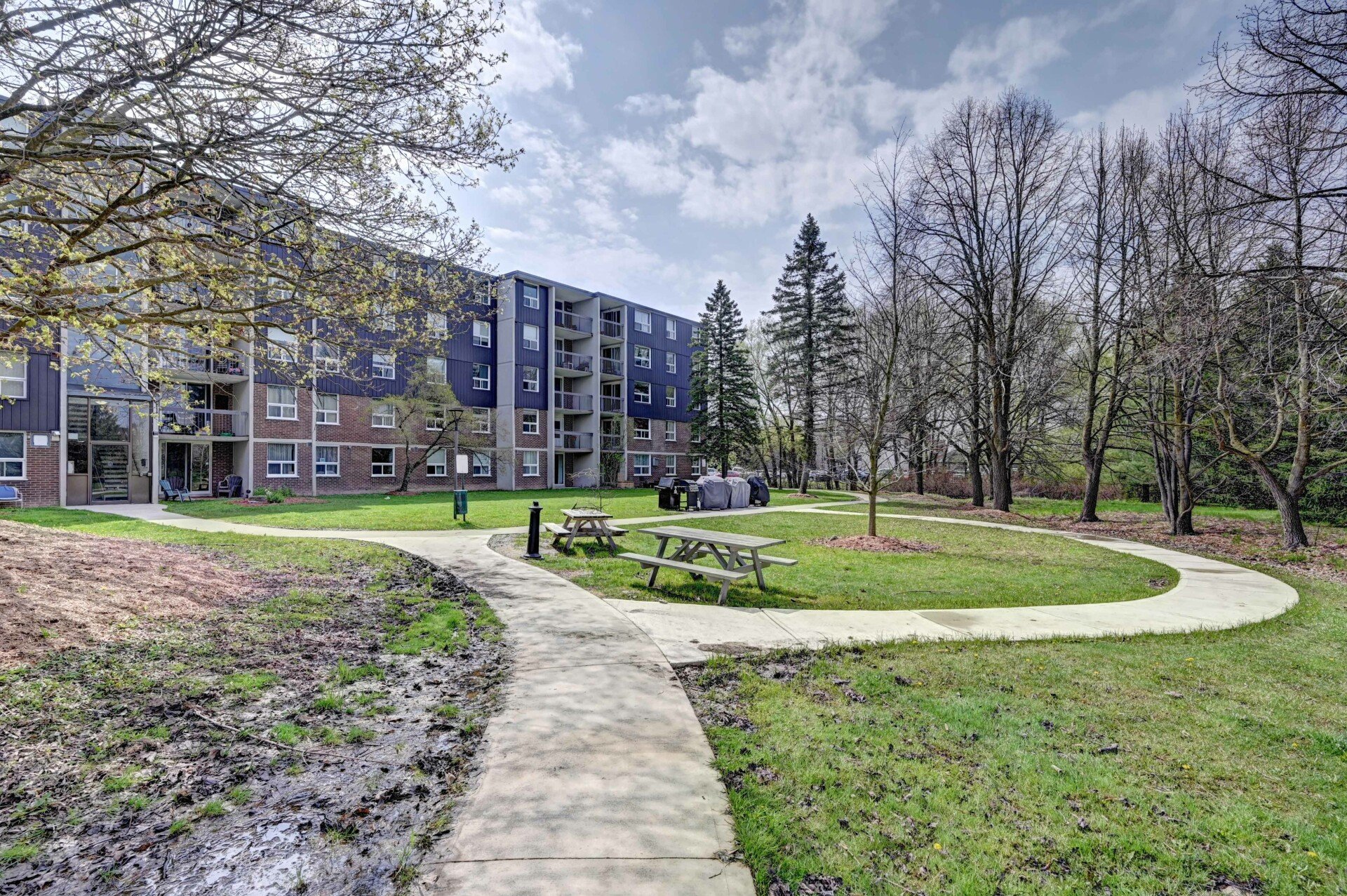 Campbell Court Apartments