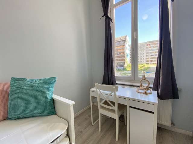 Chambre spacieuse dans un appartement de 3 chambres, quartier européen