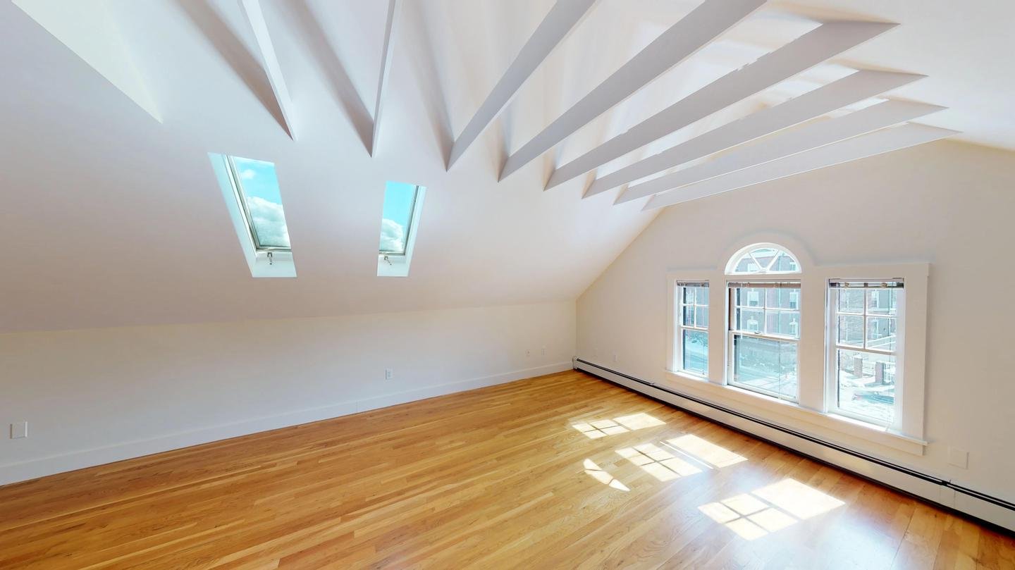 Beautiful Cambridge home with charming backyard (Has a House)