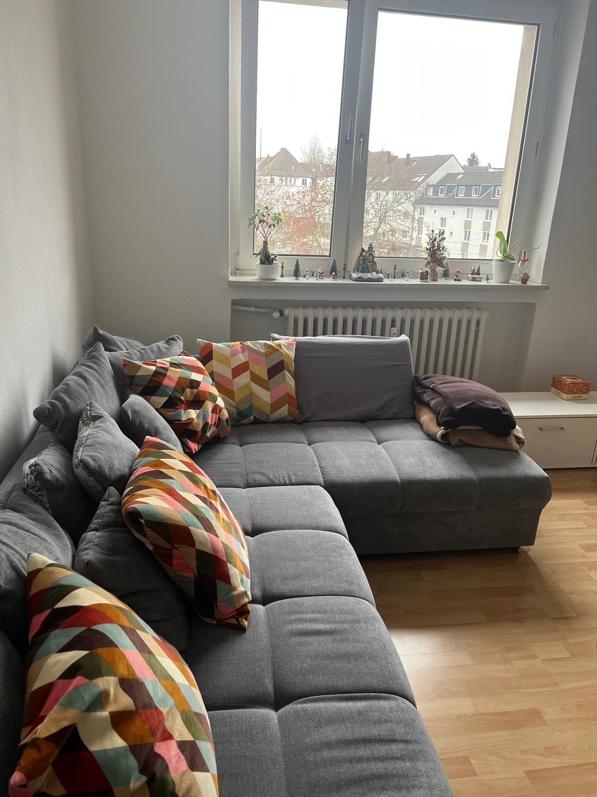 Wunderschöne, helle 2,5-Zimmer-Wohnung mit großem Balkon in Essen-Holsterhausen – voll möbliert zur Zwischenmiete