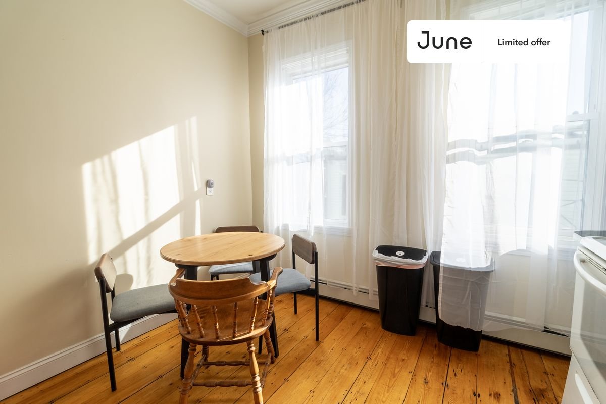 Queen bedroom in 4 bed/1.5 bath home in South Boston  #1764 C (Has a Condo)
