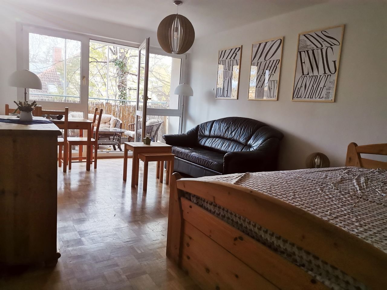Helles, gemütliches möbliertes Einraum-Apartment mit Balkon & Küche, Dresden - Amsterdam Apartments zur Miete