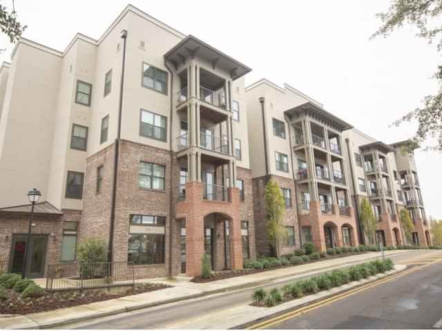 2BD/2BA - C (Has an Apartment)