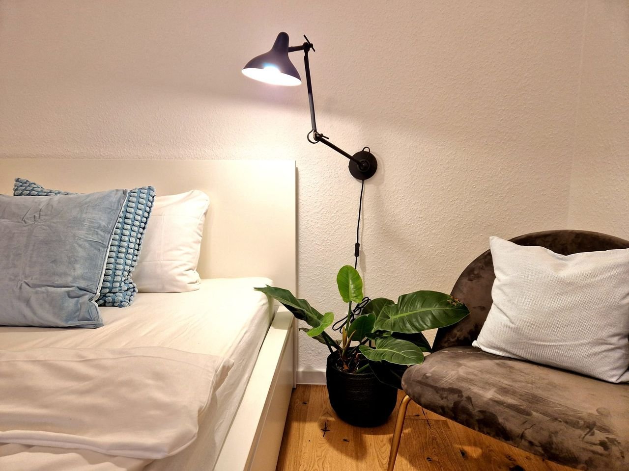 Premium Suite: Neue Studiowohnung mit 2 Balkonen *DOMBLICK* in der Nähe der Hochschule für Musik & Tanz, Köln - Amsterdam Apartments zur Miete