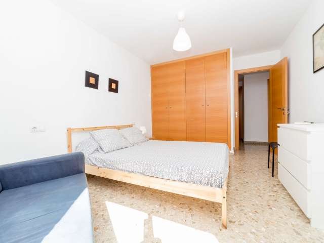 Habitación interior en piso compartido en Extramurs, Valencia