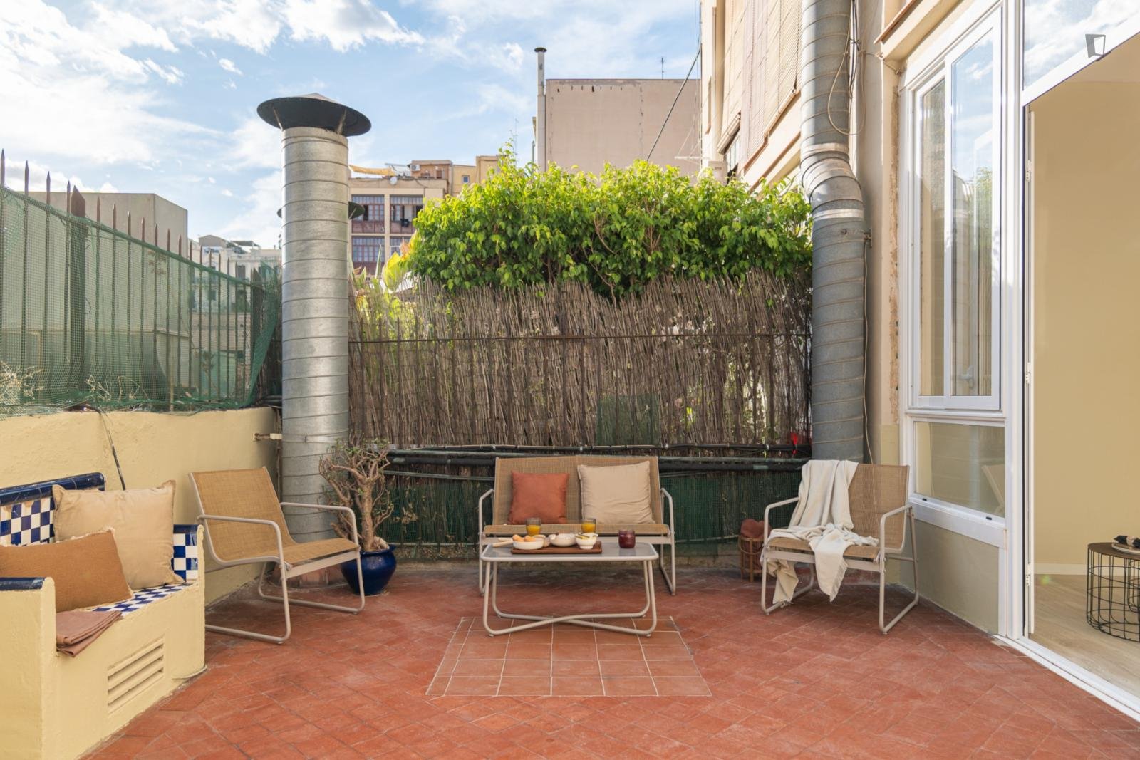Inviting double bedroom in La Nova Esquerra de l'Eixample