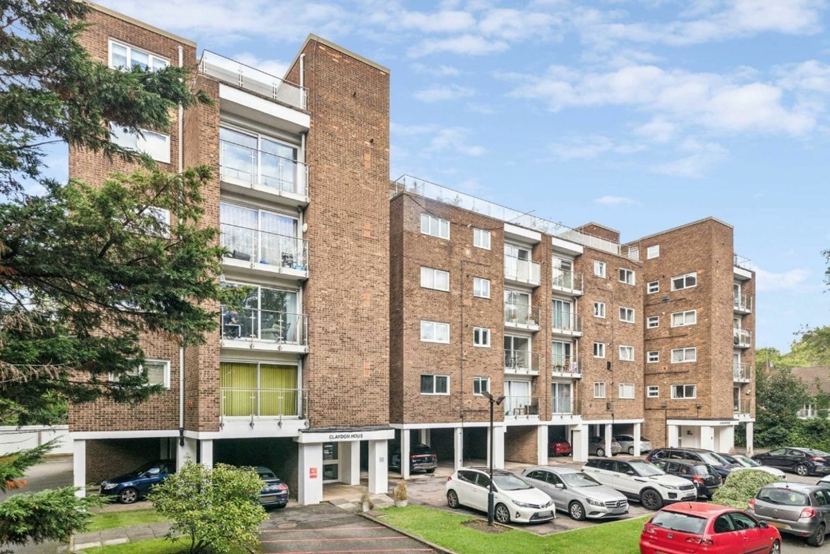 apartment for rent in Holders Hill Road Hendon, NW4
