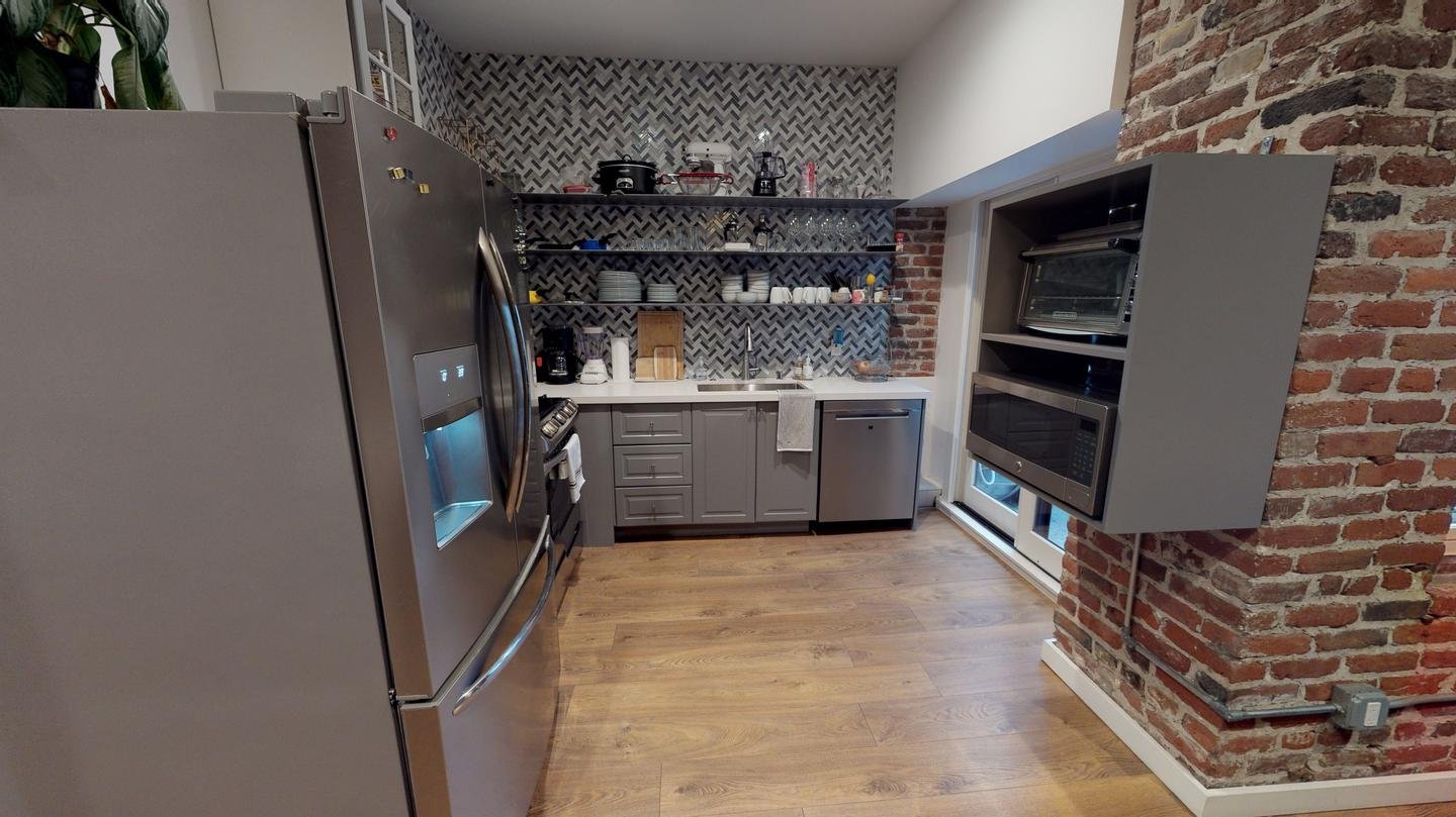 Spacious two-level North Beach apartment with patio (Has an Apartment)