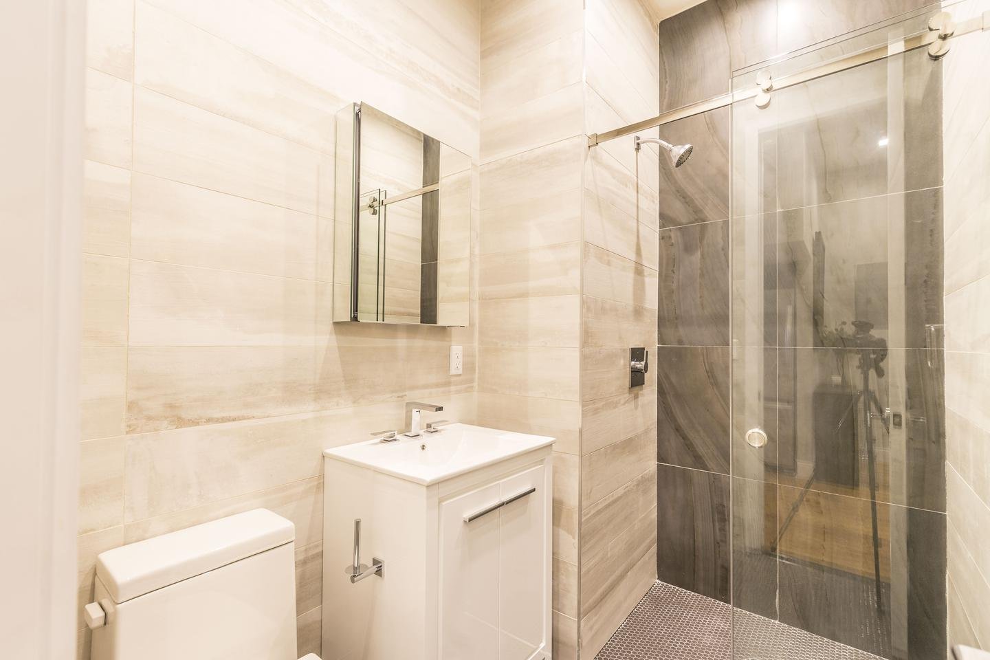 Stunning Williamsburg flat with fitness room (Has a House)