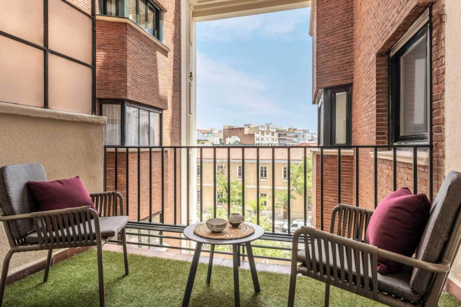 Beautiful 4-bedroom apartment in Almagro