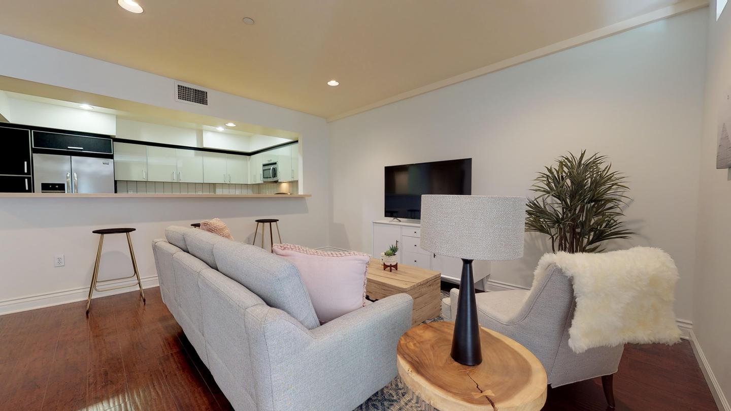 Modern West LA apartment by the 405 (Has an Apartment)