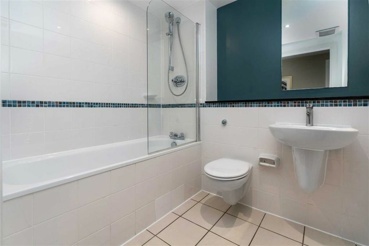 apartment for rent in Empire Square West Borough, SE1