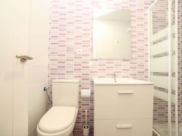 Habitación íntima en piso compartido en Eixample, Valencia