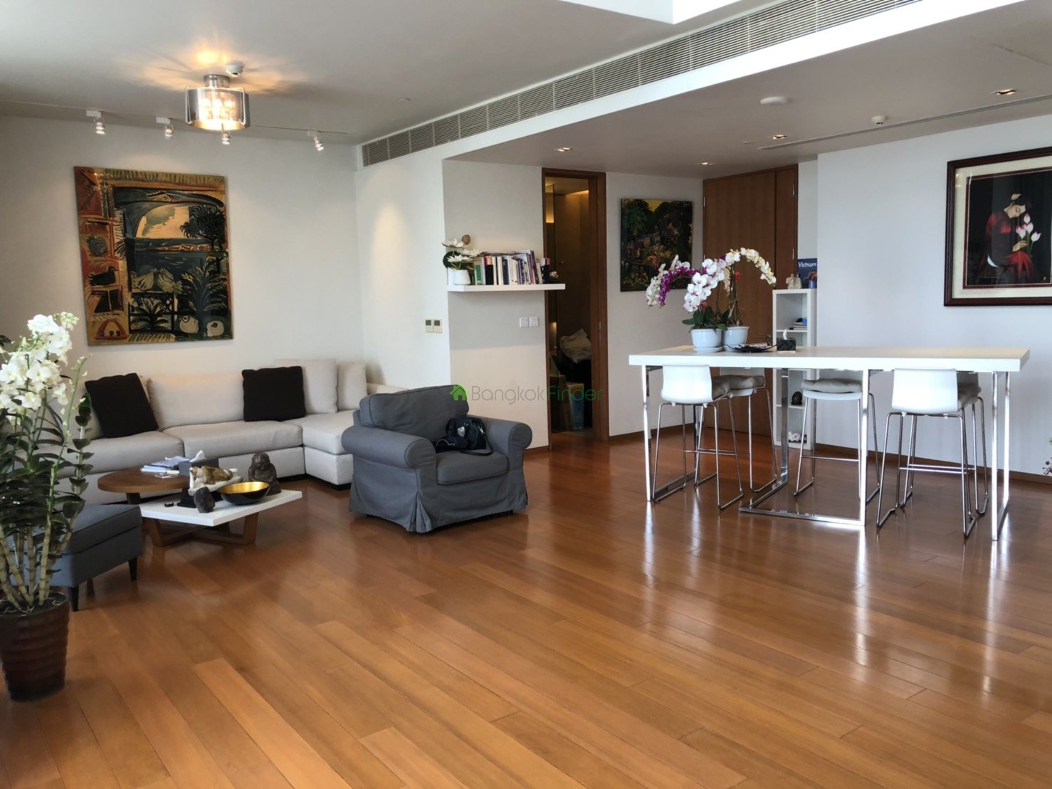 Luxury condo for rent  Sala Daeng area