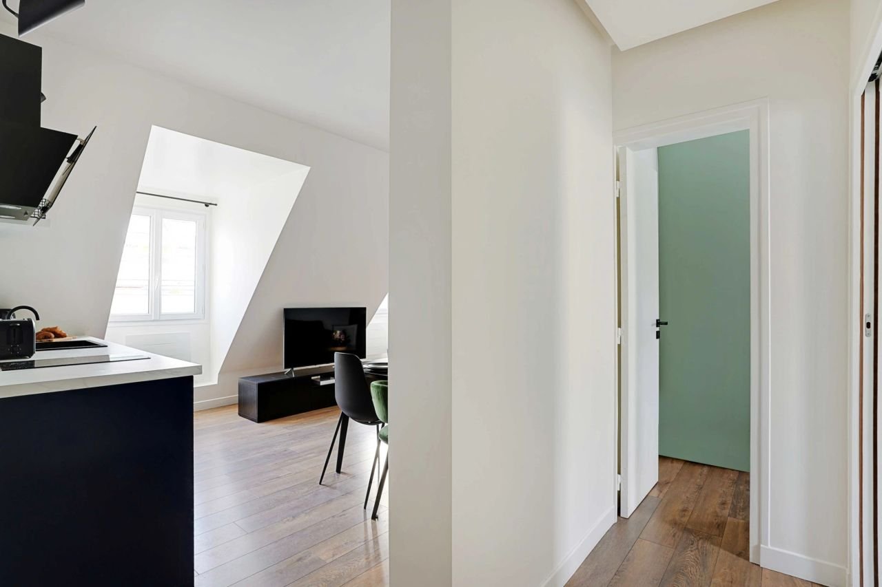 Heart of Paris: Stylish 1BR with Elevator, WiFi & Modern Amenities, Paris - Amsterdam Apartments for Rent