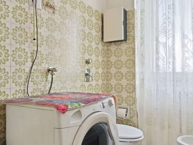 Camera in affitto in appartamento con 2 camere da letto a Milano