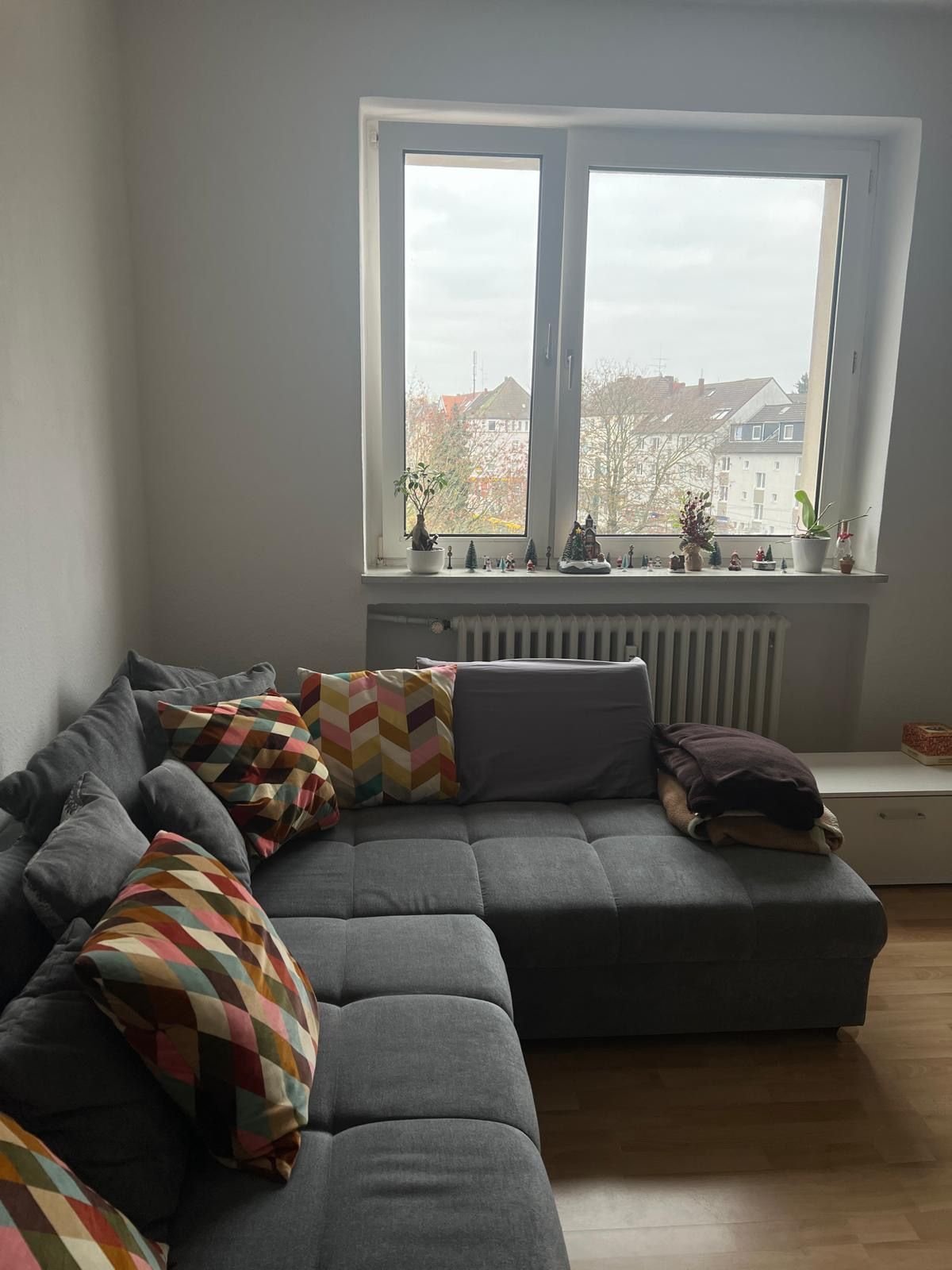 Wunderschöne, helle 2,5-Zimmer-Wohnung mit großem Balkon in Essen-Holsterhausen – voll möbliert zur Zwischenmiete