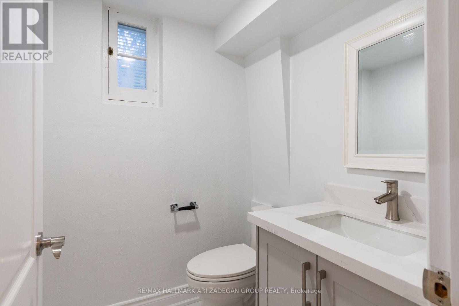 apartment at M3H2A7, Toronto, Canada