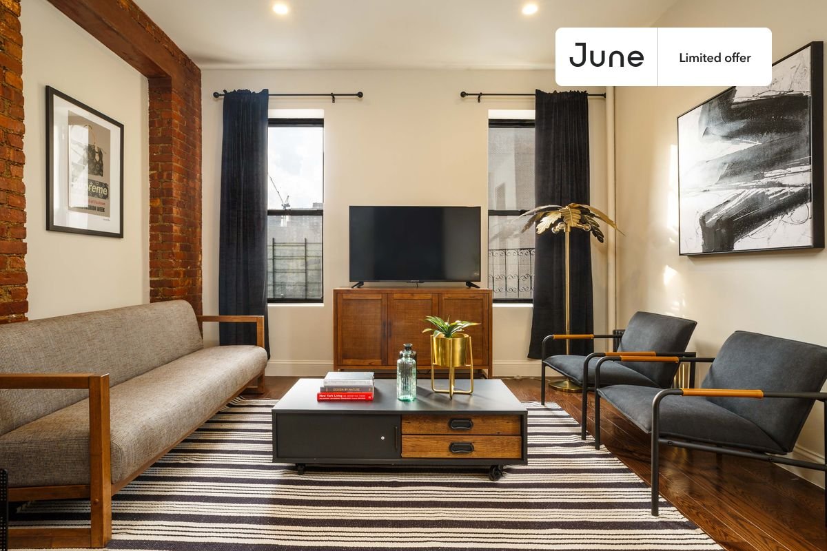 Queen bedroom in 4 bed/1 bath home in West Harlem  #125 C (Has a Condo)