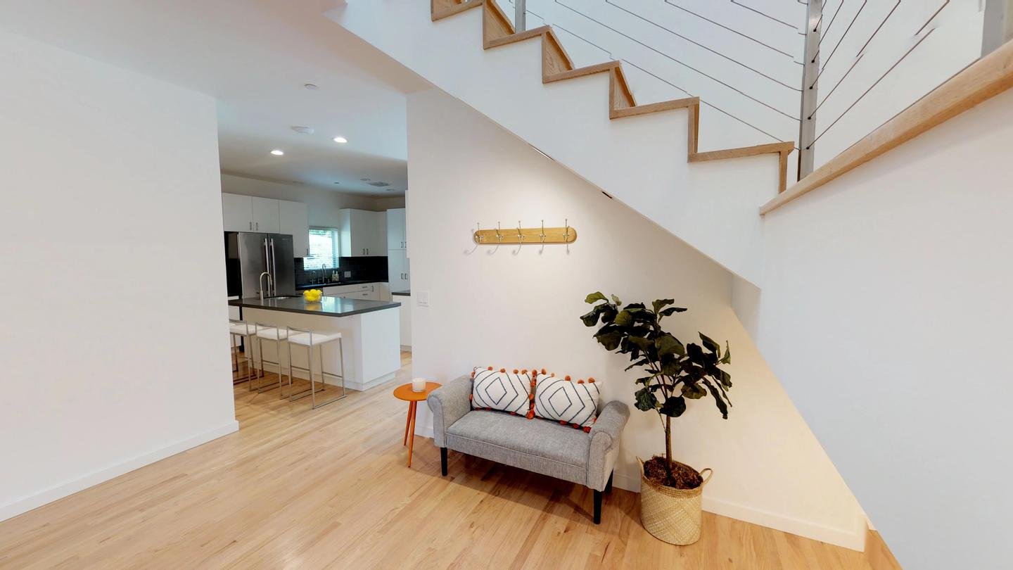 Sunny Mar Vista home with charming backyard (Has a House)