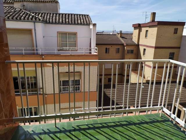 Piso de 3 dormitorios con terraza privada en Pajaritos, Grana