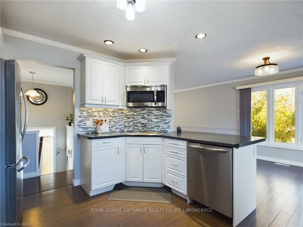 323 PEEL St, Saugeen Shores, N0H2L0, Ontario, Canada, CA