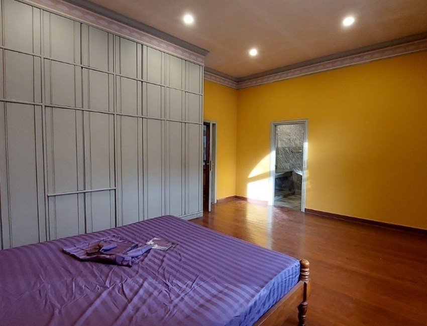 Enormous 6 Bedroom House For Rent in Punnawithee
