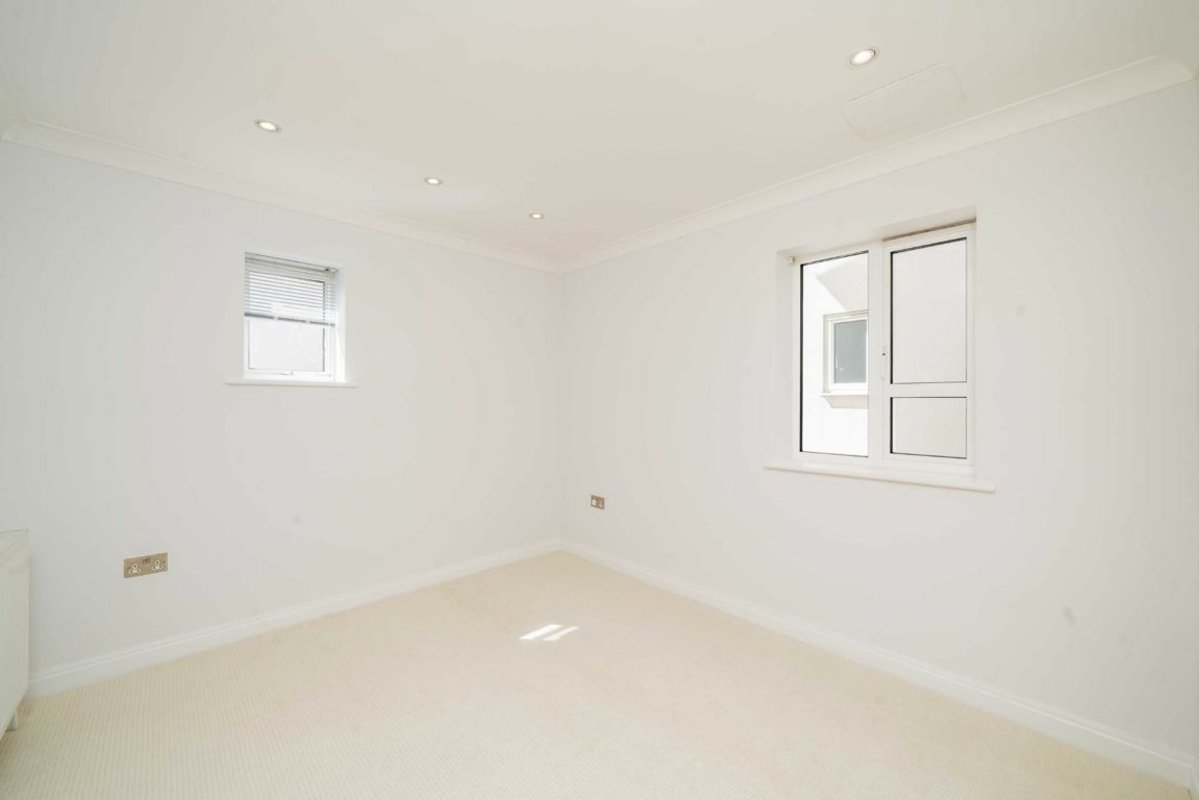 apartment for rent in Hillcrest Road Ealing, W5