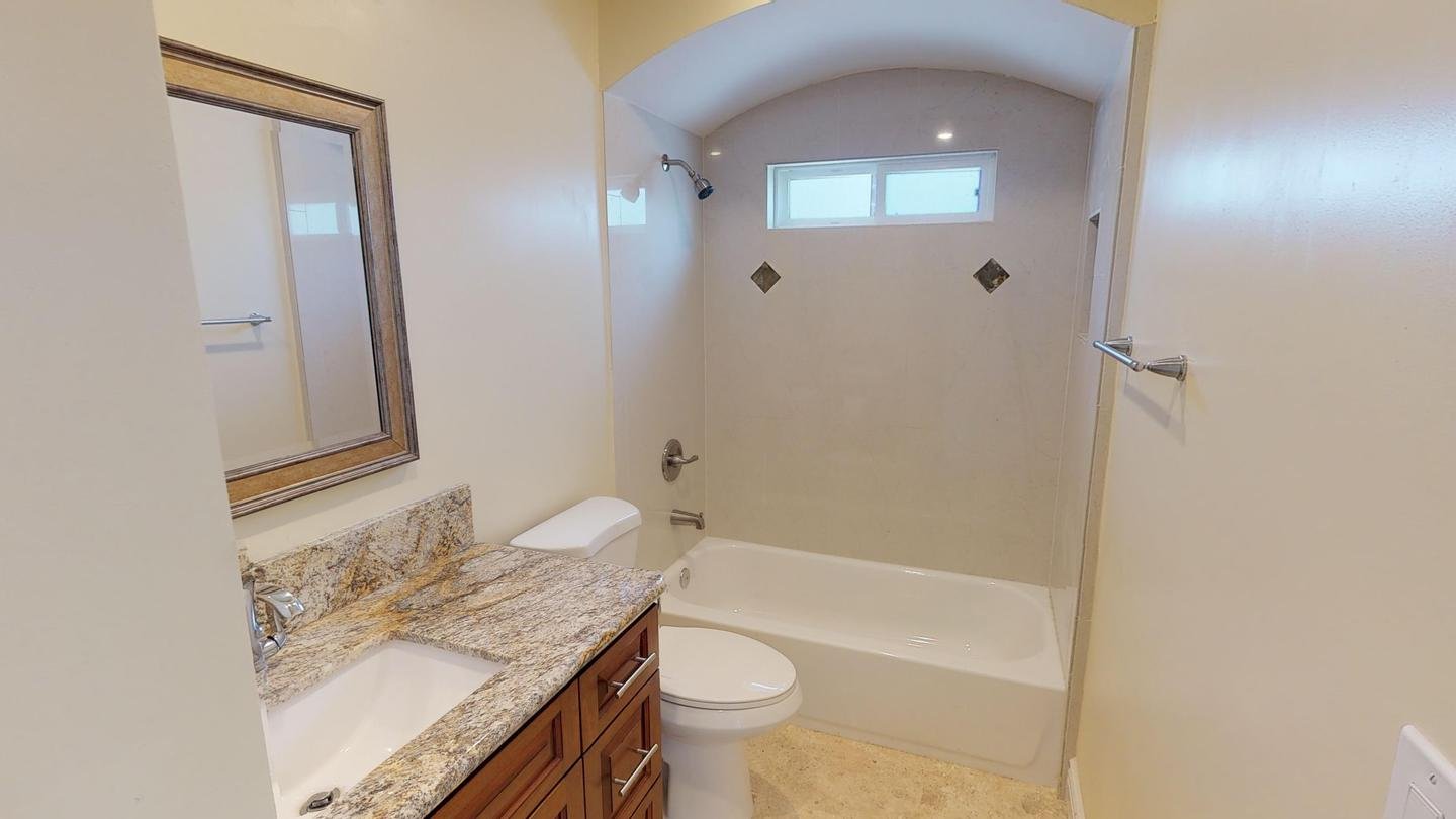 Spacious Point Loma home by Liberty Station (Has a House)
