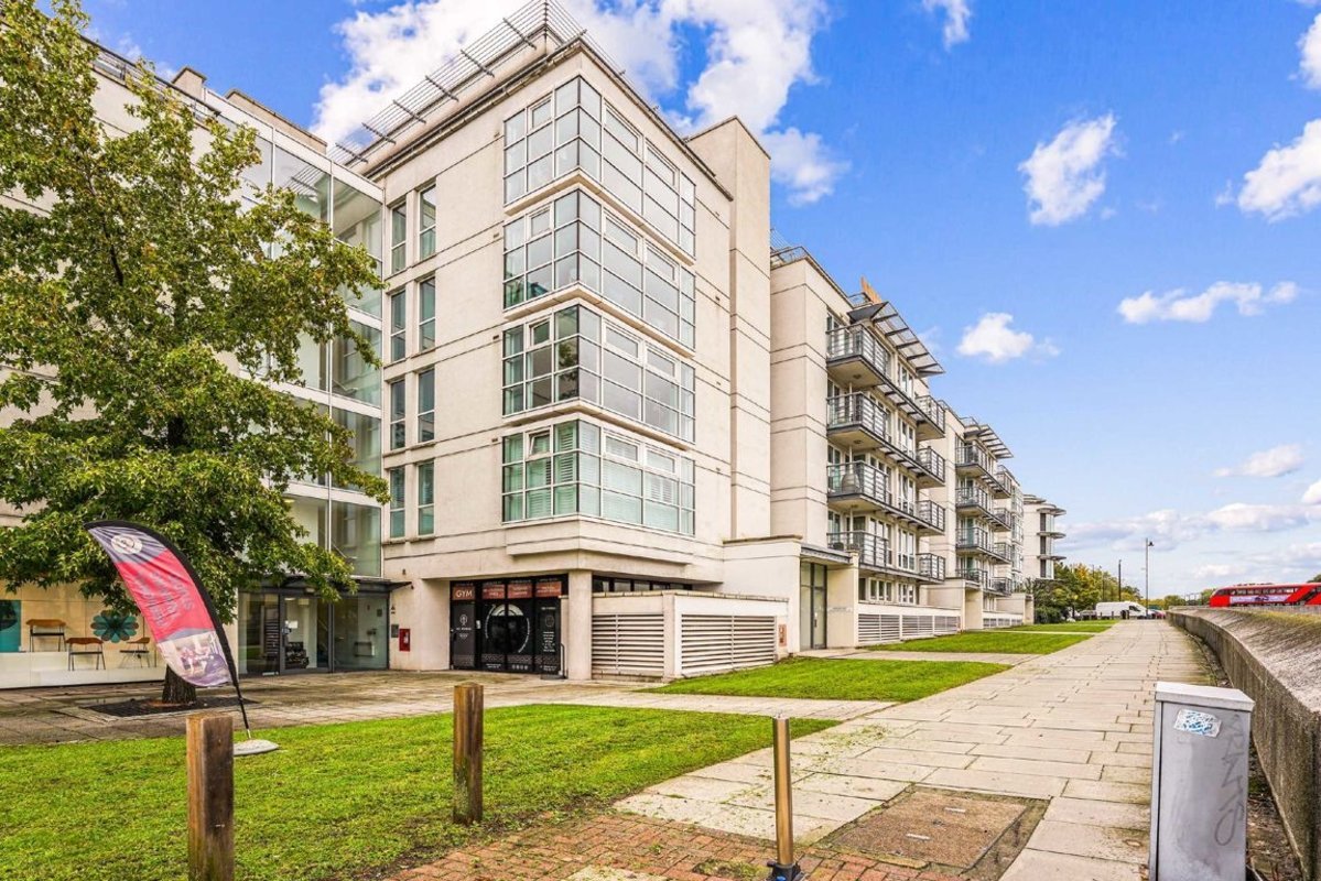 apartment for rent in Phoenix Way Wandsworth, SW18