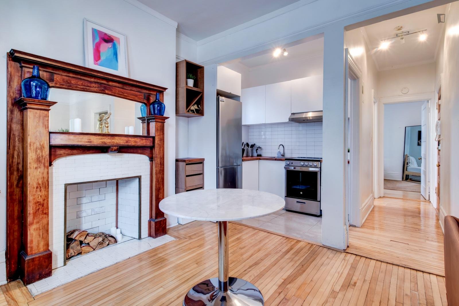 Bright 1-bedroom apartment near Dawson College