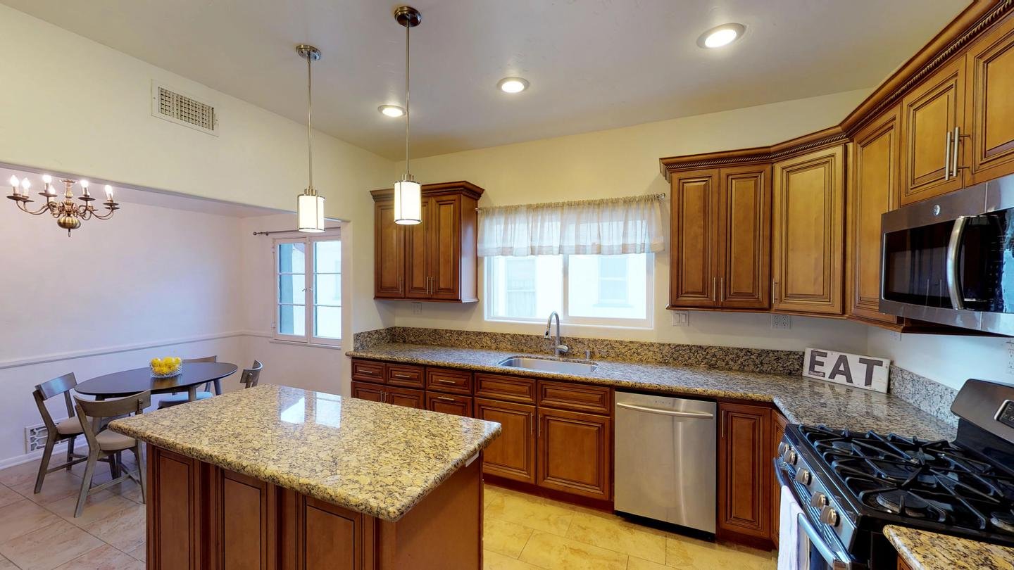 Inviting La Brea home with charming patio (Has a House)
