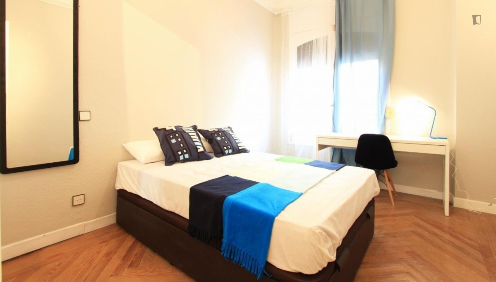 Ample double bedroom near the Alonso Martinez metro