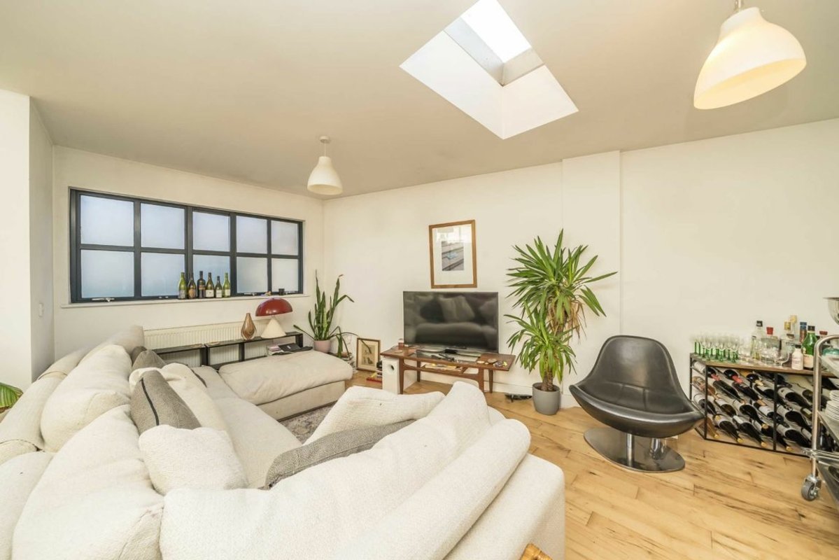 apartment for rent in Asylum Road Peckham, SE15