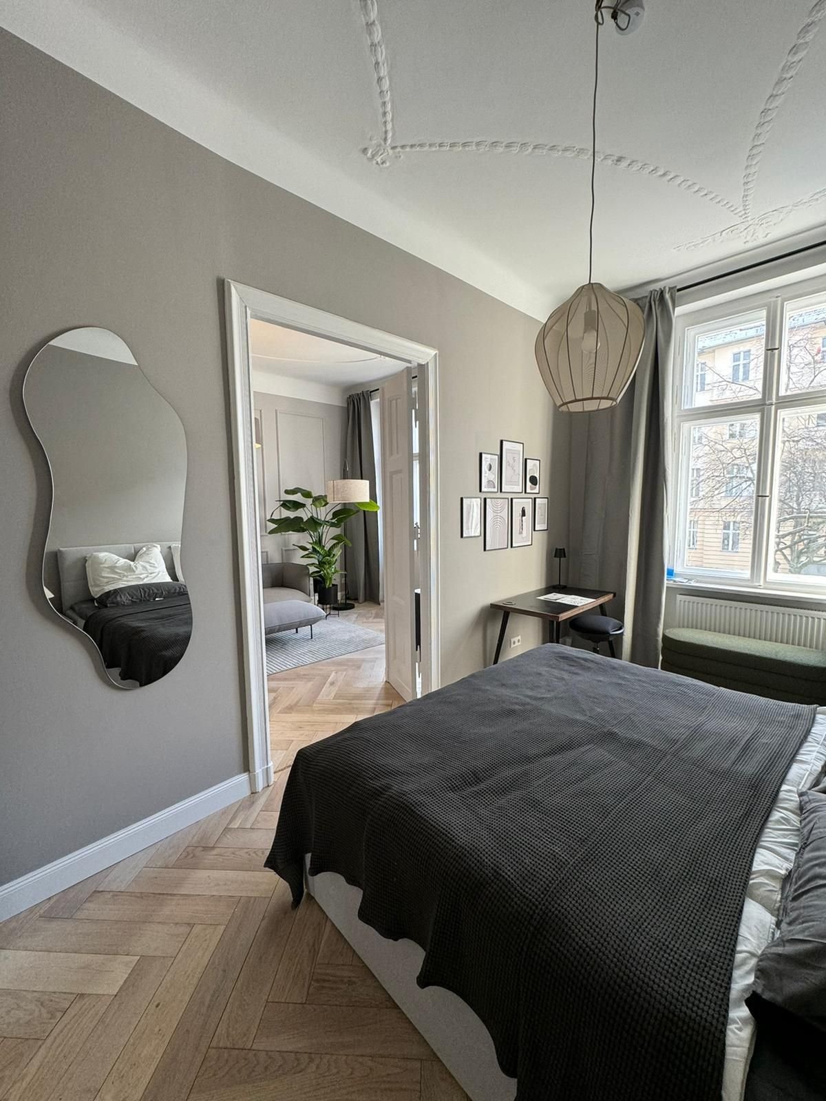 Renovierte Altbauwohnung mit Stuck und Designerküche in Toplage Steglitz, Berlin