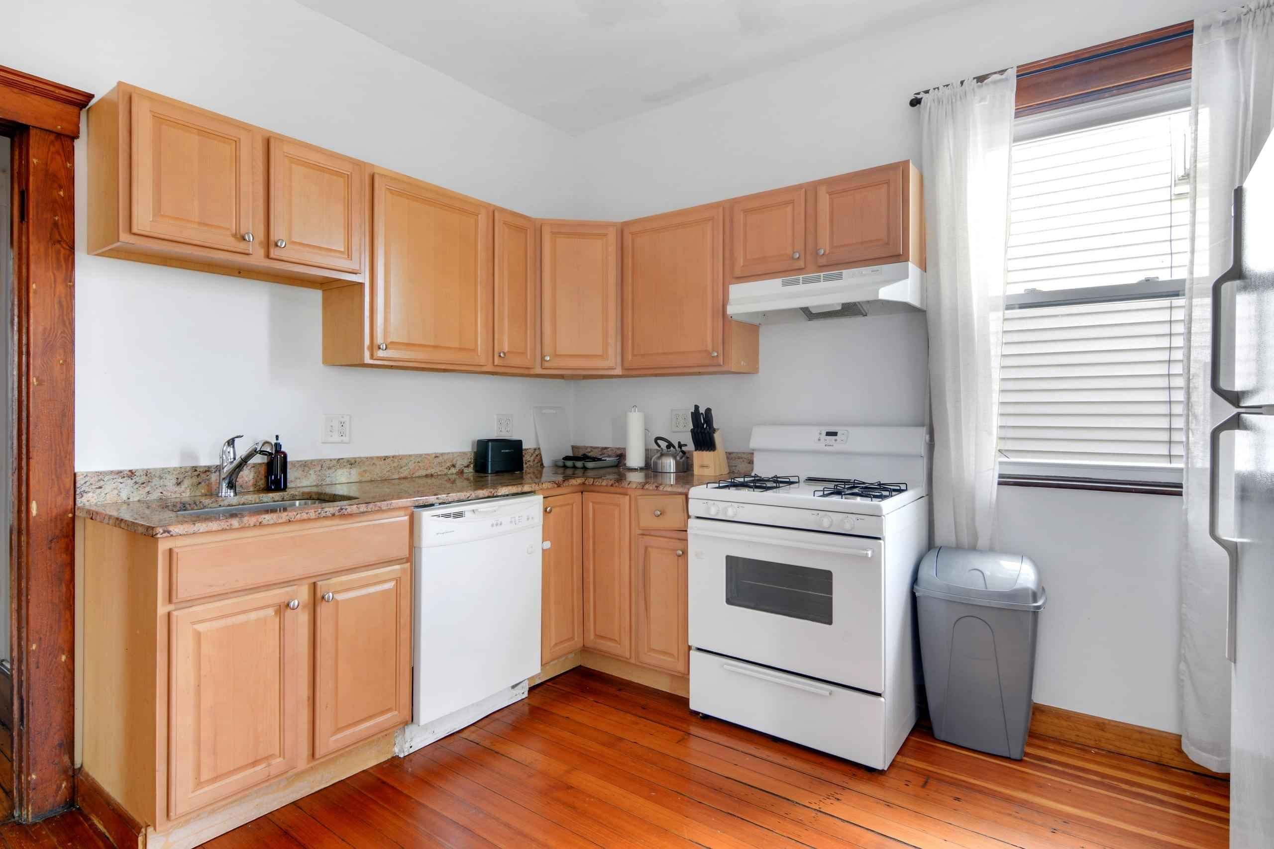 #1383B : Somerville - B (Has an Apartment)