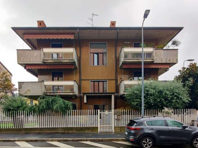 Camere in affitto in appartamento con 2 camere da letto a Milano
