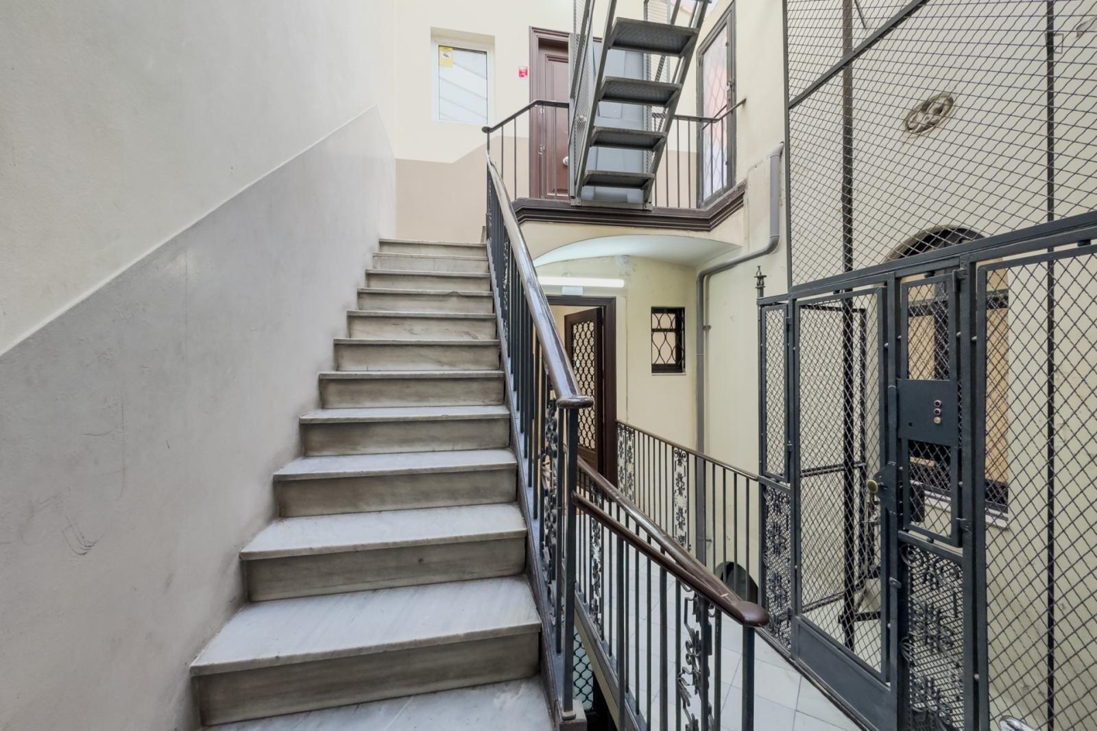 Enjoyable double bedroom with a balcony, near Facultat de Filosofia