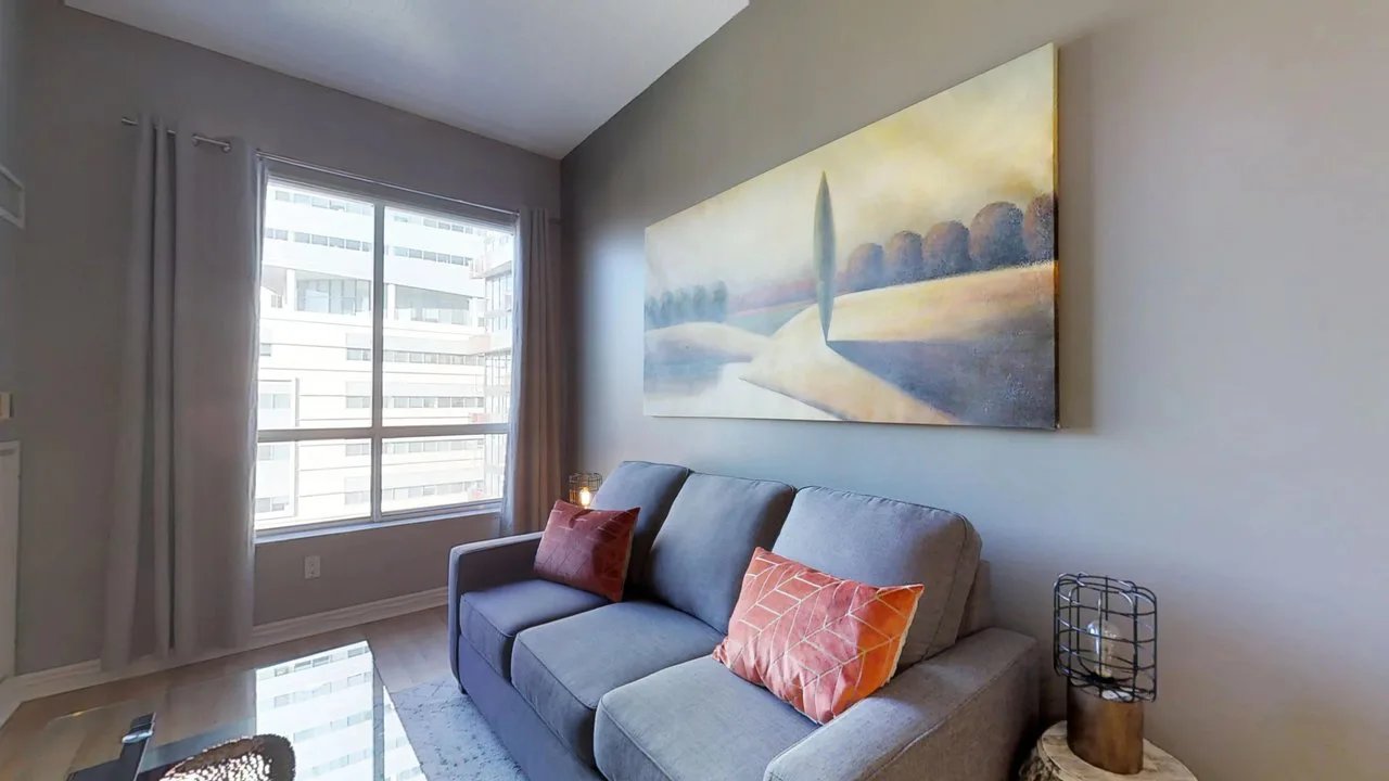 Qwest U - One Bedroom Suite near Financial District